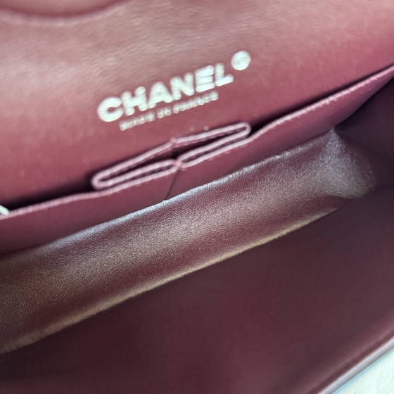 Chanel Classic Flap Medium – Crossbody bags, Lambskin (photo 12 of 17)