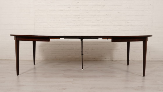 Image 1 of Table de salle à manger à rallonge ovale en palissandre d'origine danoise