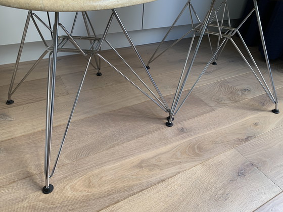 Image 1 of 2 sedie laterali vintage Eames Miller DSR in fibra di vetro color pergamena