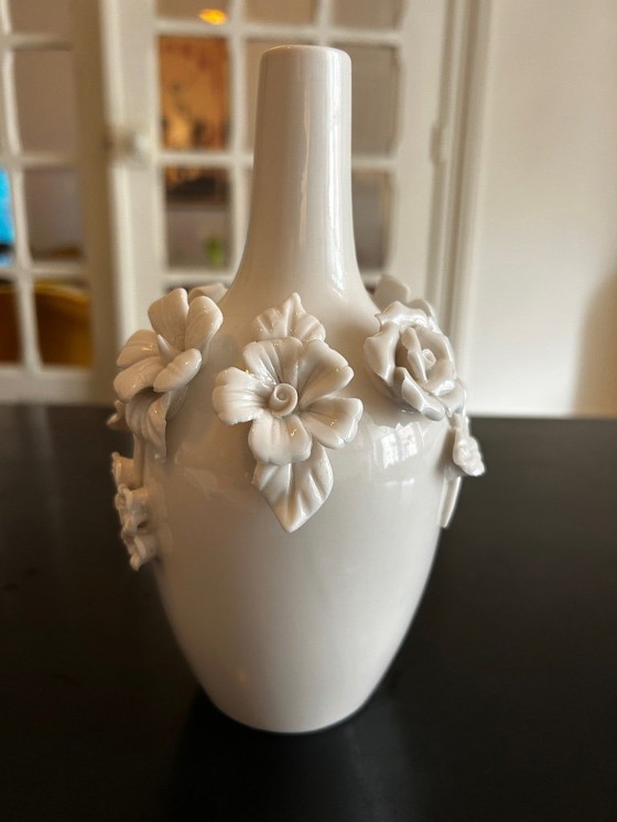 Image 1 of vase en céramique avec applications de fleurs