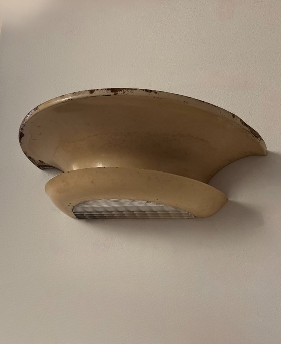 Image 1 of Paire d'applique vintage moderniste, métal peint beige et verre, France, 1930