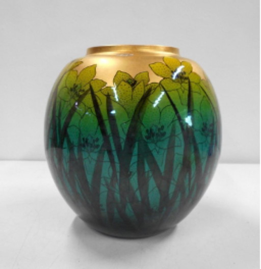 Kutani vase, made by Kenjiro Ota, polychrome and gold decorated vase, "Iris"