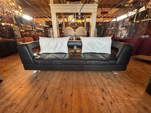 Salle d'exposition du canapé 3 places Formenti