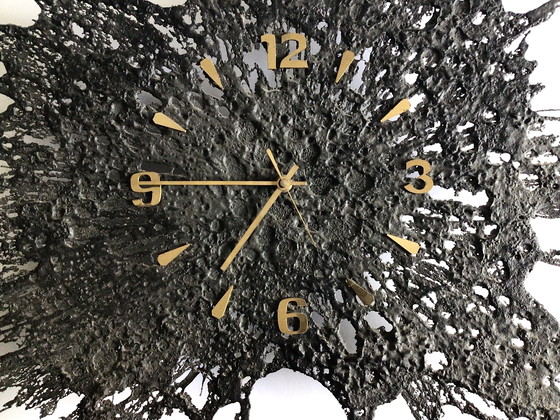 Image 1 of Orologio da parete brutalista in metallo