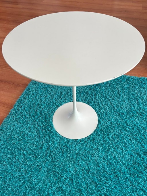Knoll Eero Saarinen Tulip side table