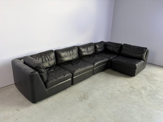 Divano modulare vintage in pelle nera, anni '70 – Divani modulari (photo 11 of 12)