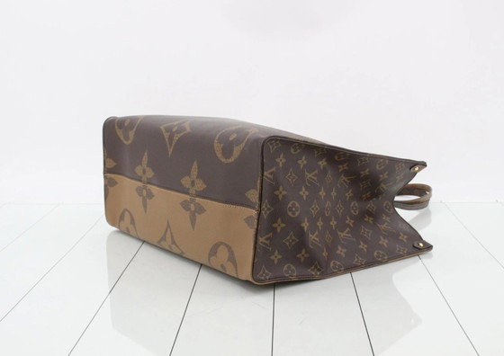 Monogram Giant Reverse OnTheGo GM 2-Weg Tote tas, Louis Vuitton, Tote tassen, Leer, Textiel, Beige (foto 5 van 15)