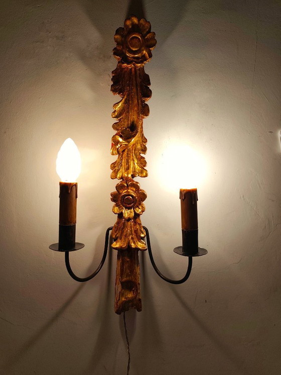 Image 1 of Barocke Wandleuchte aus Holz. Spanien, 1940er Jahre.