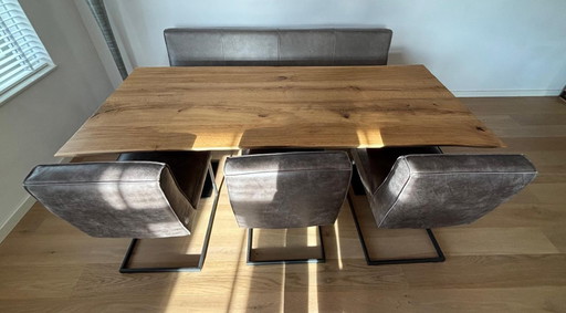 Set da pranzo: tavolo Bouscat, panca Pesara e 3 sedie