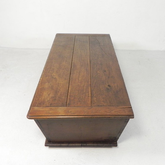 Image 1 of Alte Eichentruhe, Trog, Deckentruhe aus dem 19. Jahrhundert