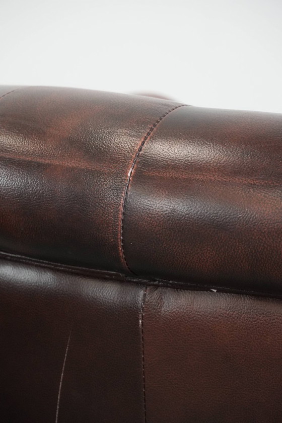 Image 1 of 2 fauteuils club Chesterfield classiques de style anglais en cuir de vachette, finition clous décoratifs