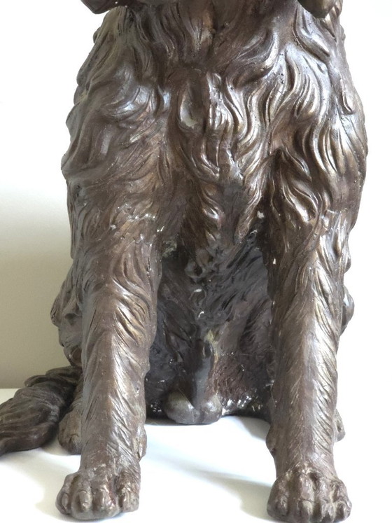 Lebensgroßer antiker bronzener Jagdhund (57 cm) – Exklusives Statement-Stück – Bildhauerei (photo 6 of 6)