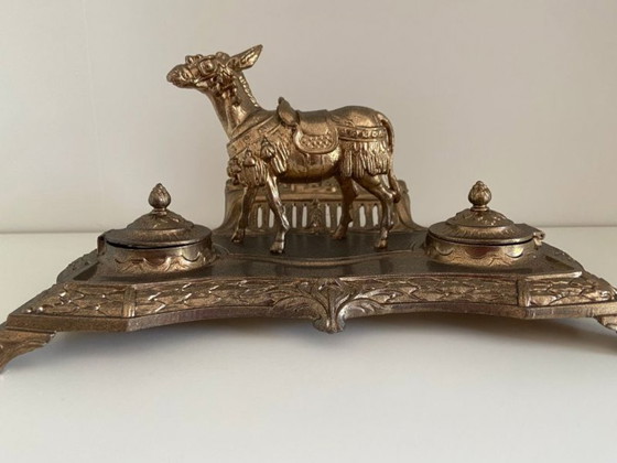 Image 1 of Écritoire à Double Encriers Modèle Atypique Métal Doré Patiné Décor Mulet Orient