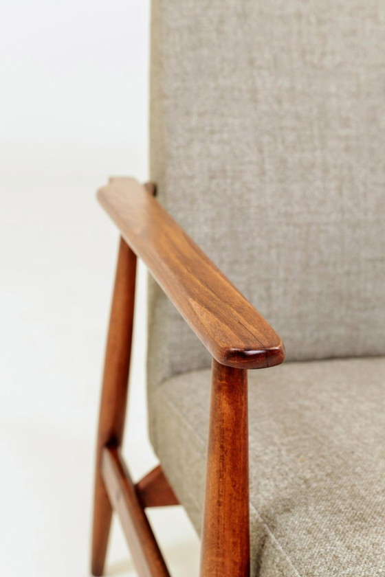 Image 1 of Scandinavische loungestoel met grijze zachte bekleding | Opgeknapte vintage fauteuil