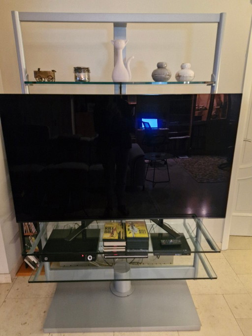 Freestanding rotating TV column