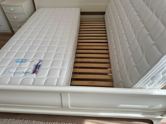 Image 1 of Cama clásica tamaño king de Lara Ashley