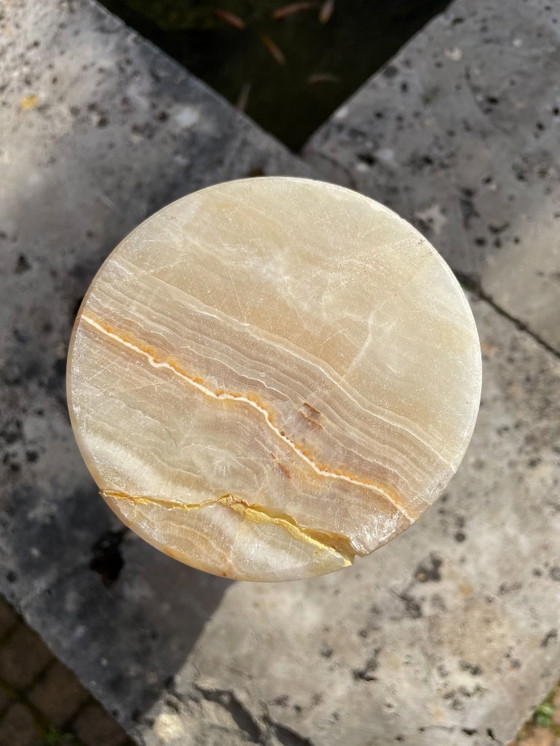 Image 1 of Vaso in onice vintage anni '70, vaso in pietra scultorea da 25 cm – Pezzo decorativo con riparazione visibile