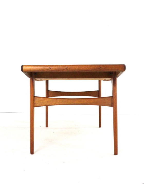 Image 1 of Table basse vintage « Smile » dans le style de Johannes Andersen