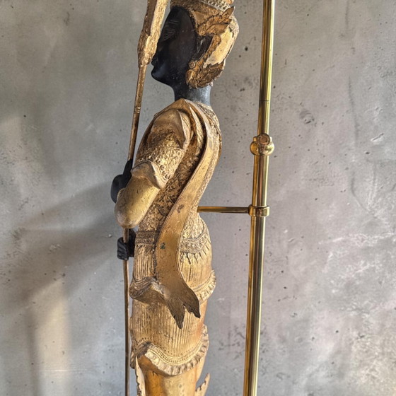 Image 1 of Dekorative, figürliche Tischleuchte in Bronzeoptik

