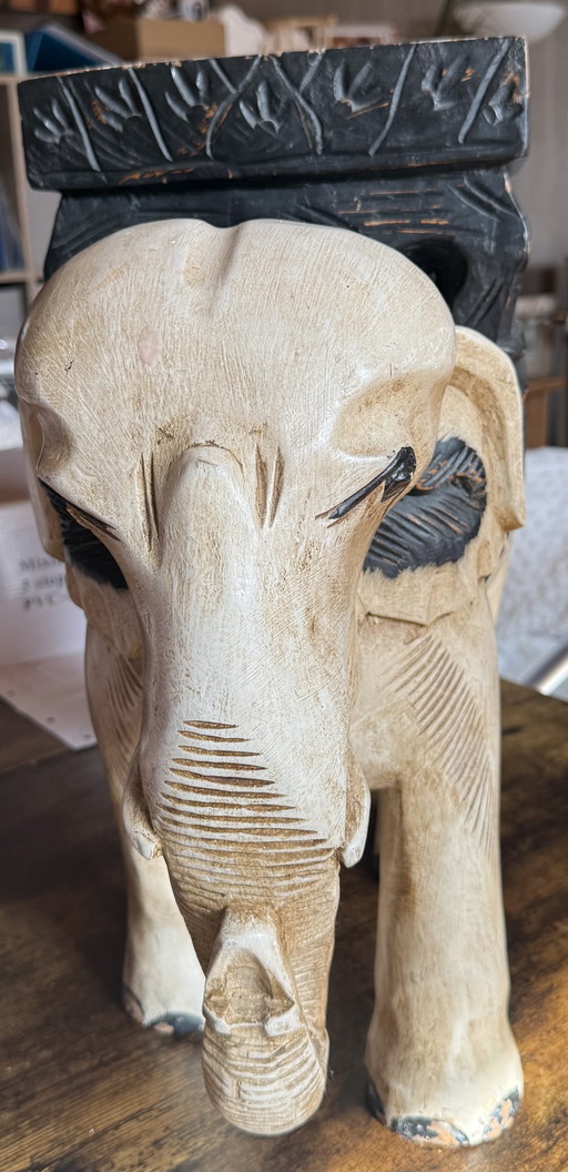 Grote zware houten olifant