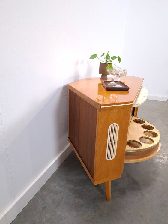 Image 1 of Mueble bar esquinero giratorio con espejo