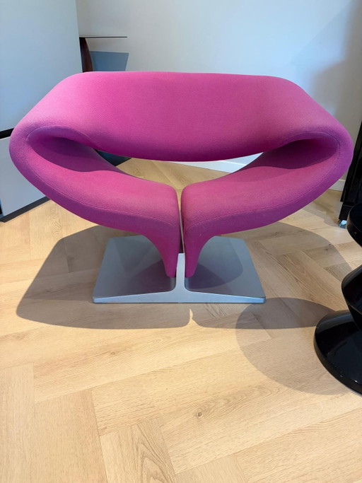 Artifort Ribbon Chair