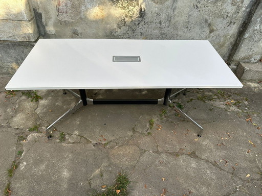 Vitra Eames Segmented table