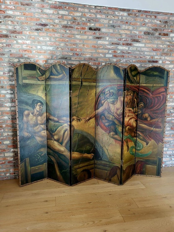 Image 1 of Zeldzaam handgeschilderd Art Deco kamerscherm – in de stijl van Michelangelo’s “Schepping van Adam” (ca. 1920–1935)