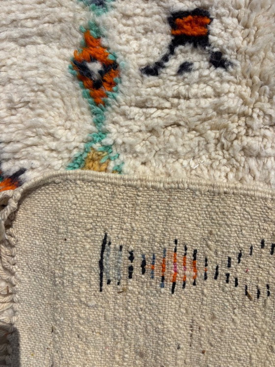 Image 1 of Klein nieuw Marokkaans Berberkleed (Azilal-stijl) van wol.