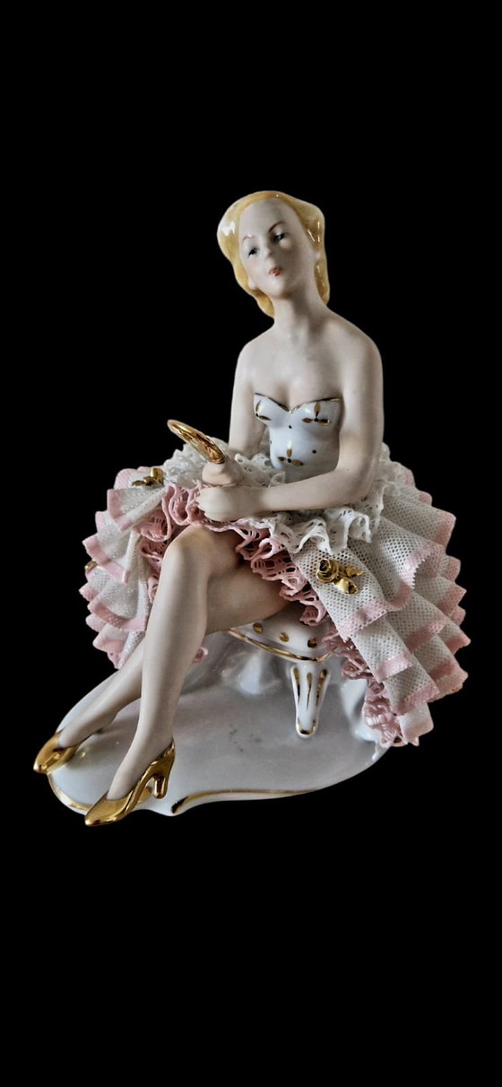 Image 1 of Beeldje, mooie dame