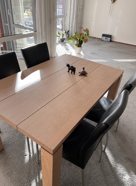 Image 1 of Eethoek (Blank Eiken) Met 4 Lederen Stoelen (In Nieuwstaat)
