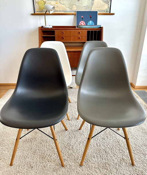 ORIGINALE! 4 sedie in plastica Vitra Eames