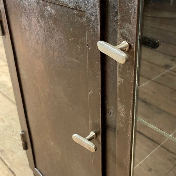 Image 1 of Armario industrial, circa 1930