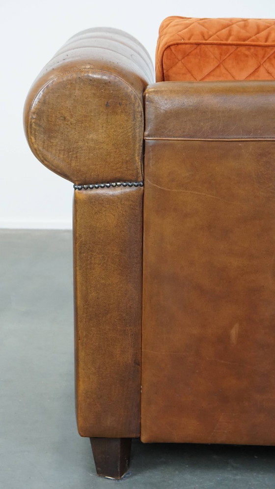 Image 1 of Divano in pelle di pecora da 2,5 posti di alta qualità con cuscini di seduta e schienale in tessuto arancione