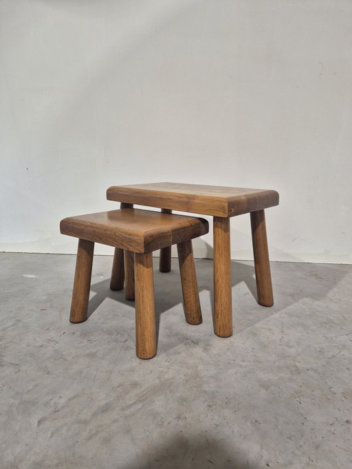 Ensemble de tables d'appoint vintage de style brutaliste Japandi.