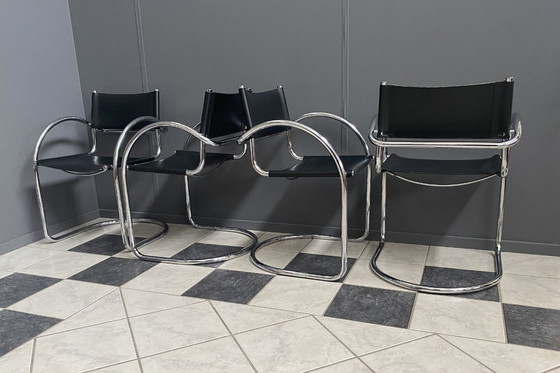 Image 1 of Ensemble de 4 chaises italiennes chromées et en cuir