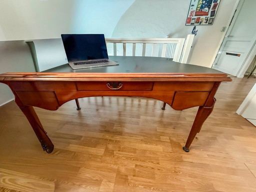 1 escritorio Empire y 1 sillón