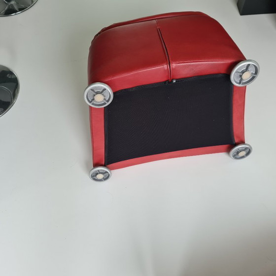 Image 1 of Sillón rojo Gerard van den Berg con reposapiés a juego