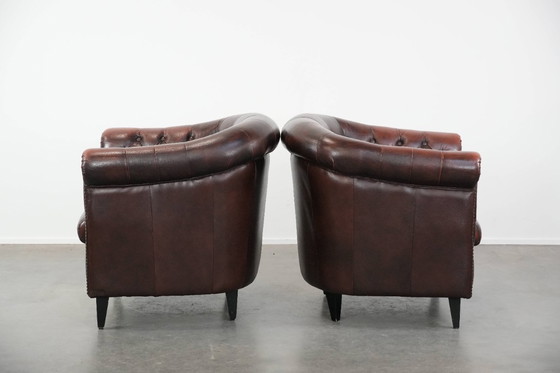 Image 1 of 2 fauteuils club Chesterfield classiques de style anglais en cuir de vachette, finition clous décoratifs