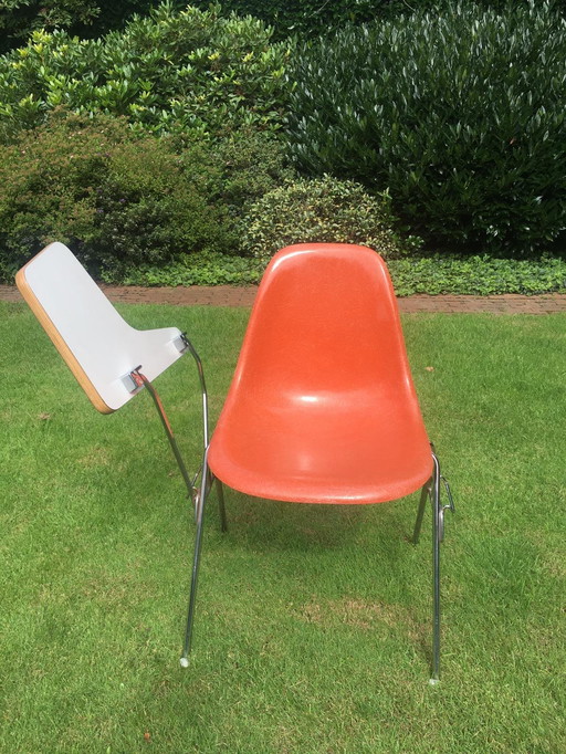 1 x Eames DSS-TA, Beistellstuhl in Esshöhe, Tischarm, Stapelgestell