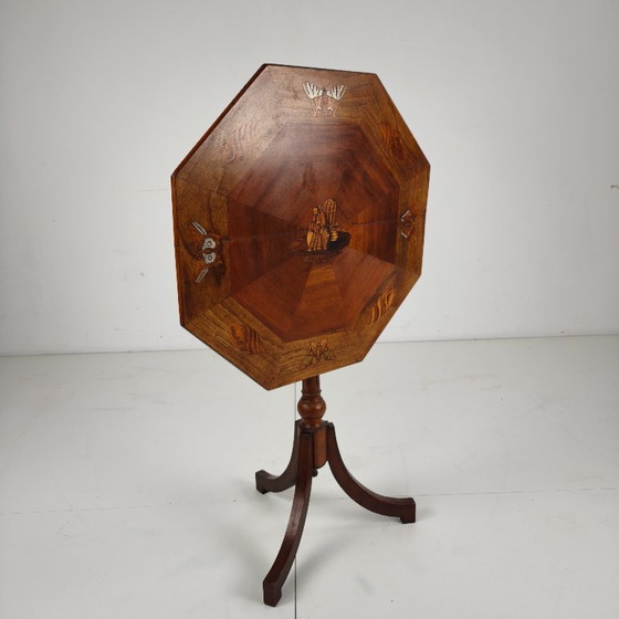 Image 1 of Mesa inglesa del siglo XIX con tapa inclinada en estilo chinoiserie