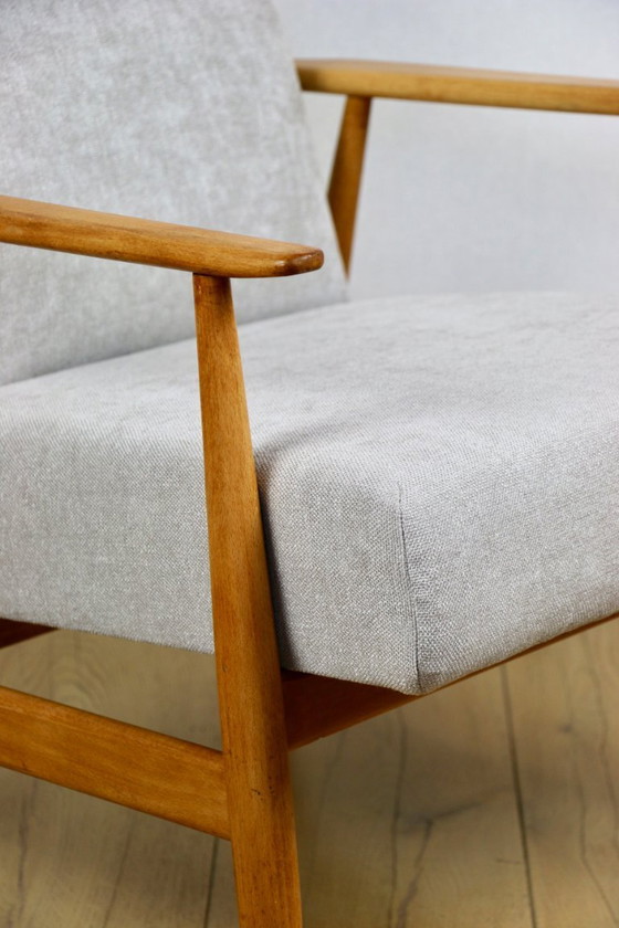 Image 1 of Sillón 'Lis', década de 1970, madera clara color beige, diseño de Henryk Lis.