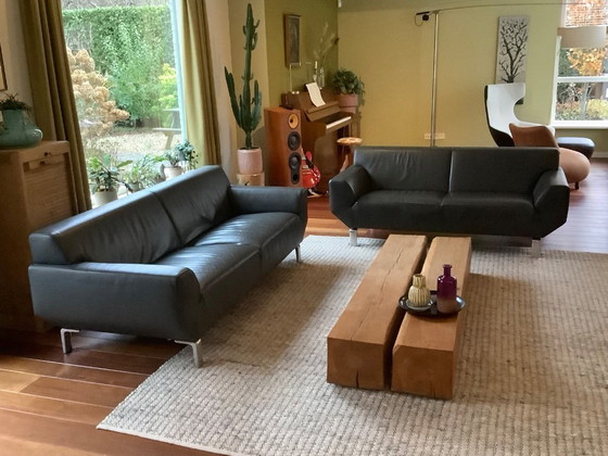 Image 1 of 2 bancos Pode Script, cuero gris