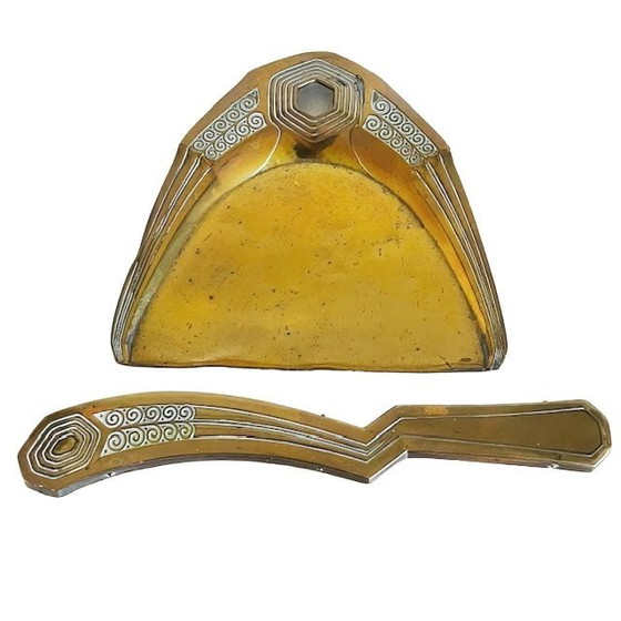 Image 1 of Pelle et balayette Art Déco anciennes, en laiton, années 1920