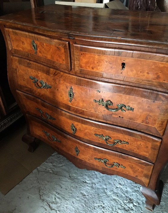 Cassettiera Bombé Antica - Stile Carlo III / Luigi XV (XVIII Secolo), Cassettiere, Legno, Metallo, Marrone (foto 2 di 6)