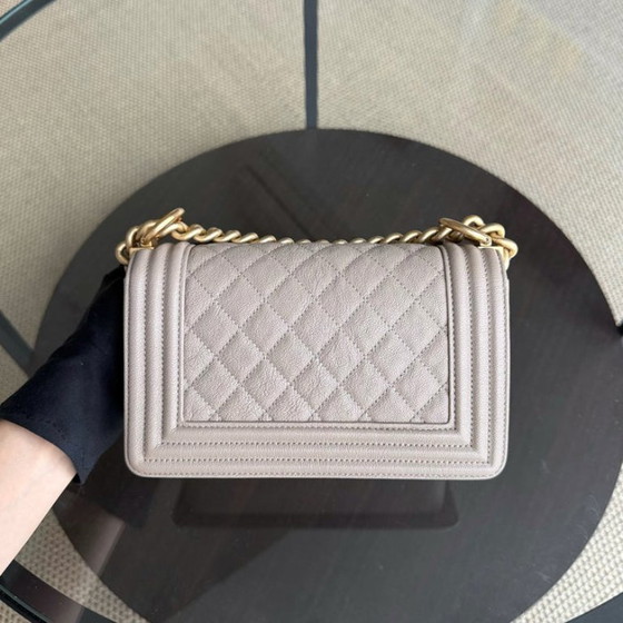 Image 1 of Chanel Boy Small - Caviar 20CM Gewatteerd generfd kalfsleer Grijs met gouden hardware Serie 27
