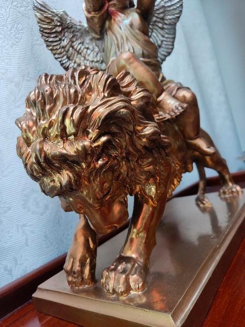 Image 1 of Sculpture Putti sur Lion d'or. Très belle