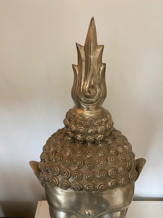 Image 1 of Estatua única de Buda sobre una base de madera, obra de Eicholtz.