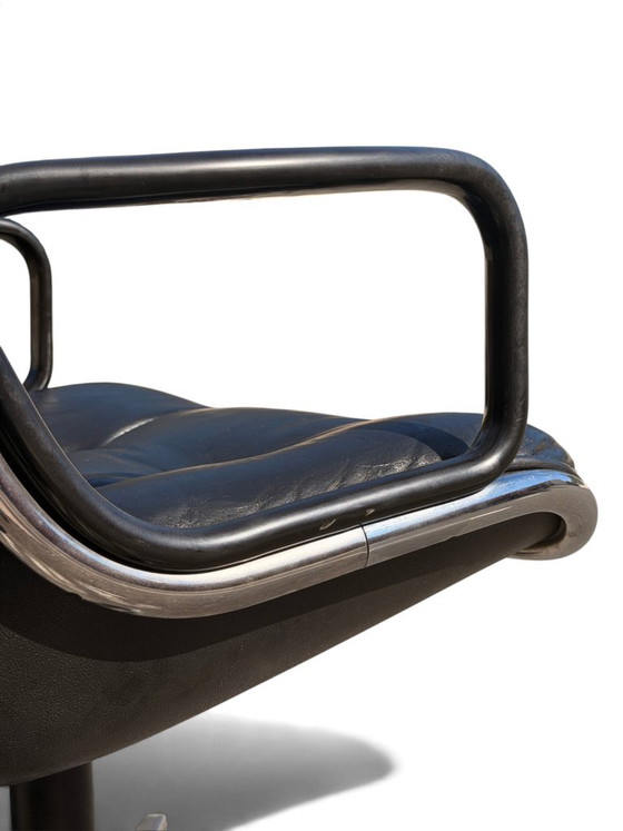 Executive Armchair Charles Pollock Knoll black leather – Chrome (photo 15 of 16)