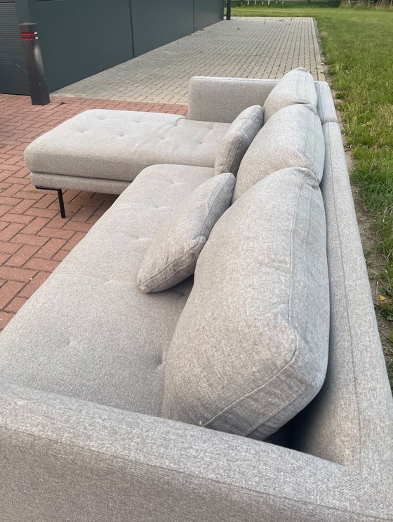 Image 1 of Sofá esquinero moderno de tela gris